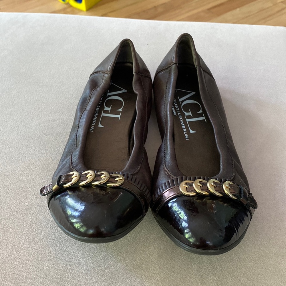 10 dollars! AGL brown flats size 38 (7.5) EUC